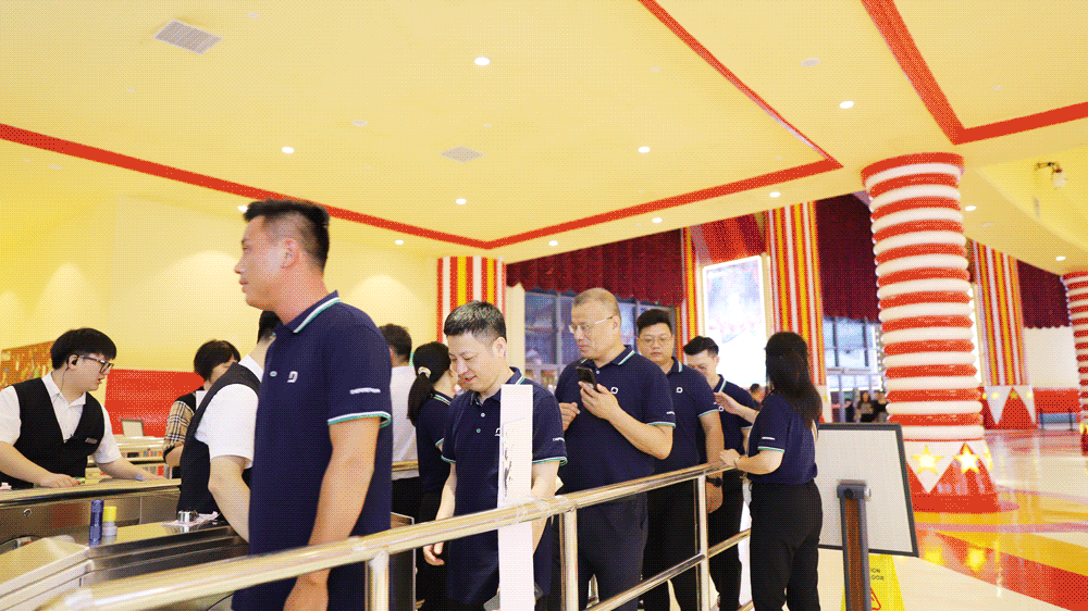 1696380206892294.gif 進入大馬戲會場1.gif